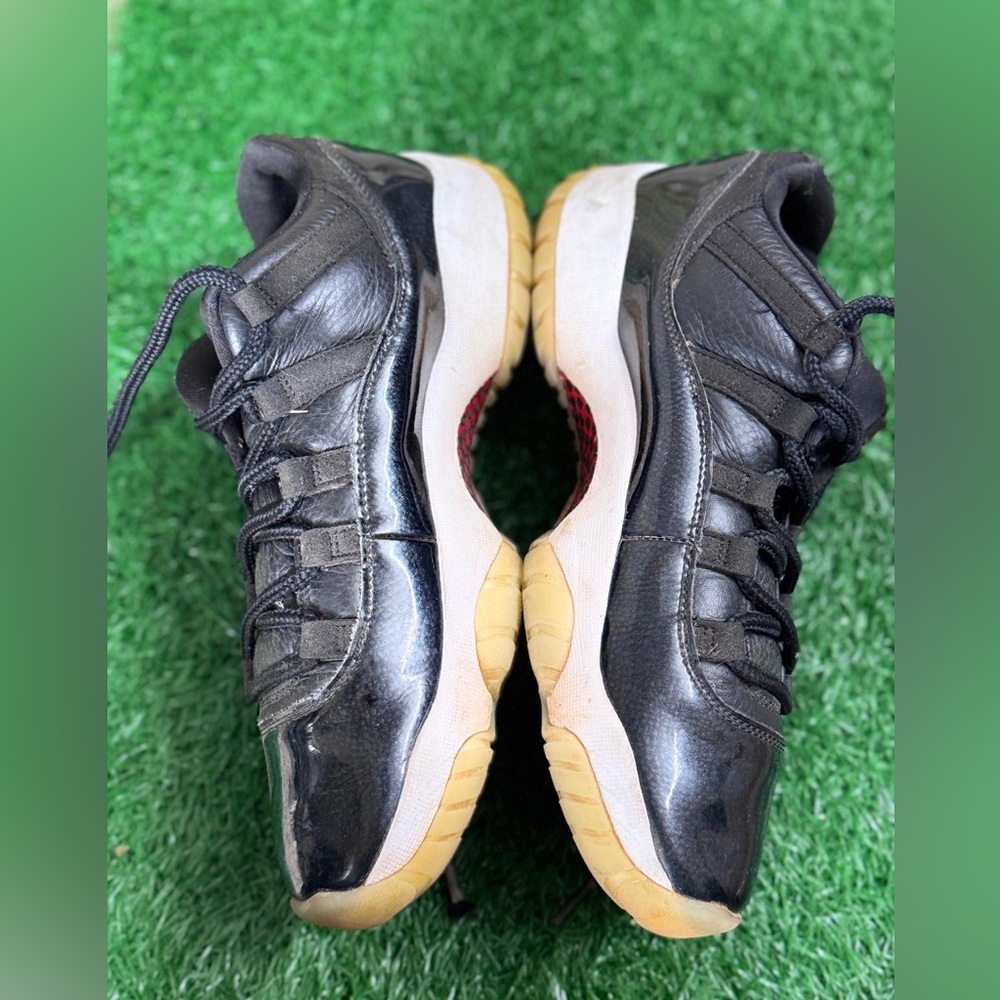 Jordan 11 Retro Low
72-10 Size 8.5‎